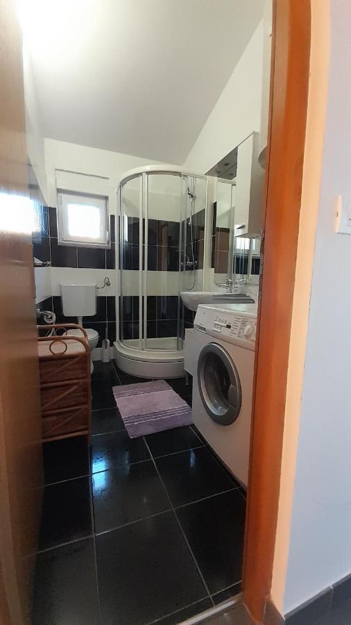 Apartmani Ivankovic Karlobag Ngoại thất bức ảnh
