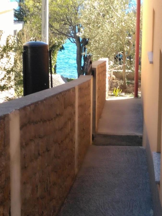 Apartmani Ivankovic Karlobag Ngoại thất bức ảnh