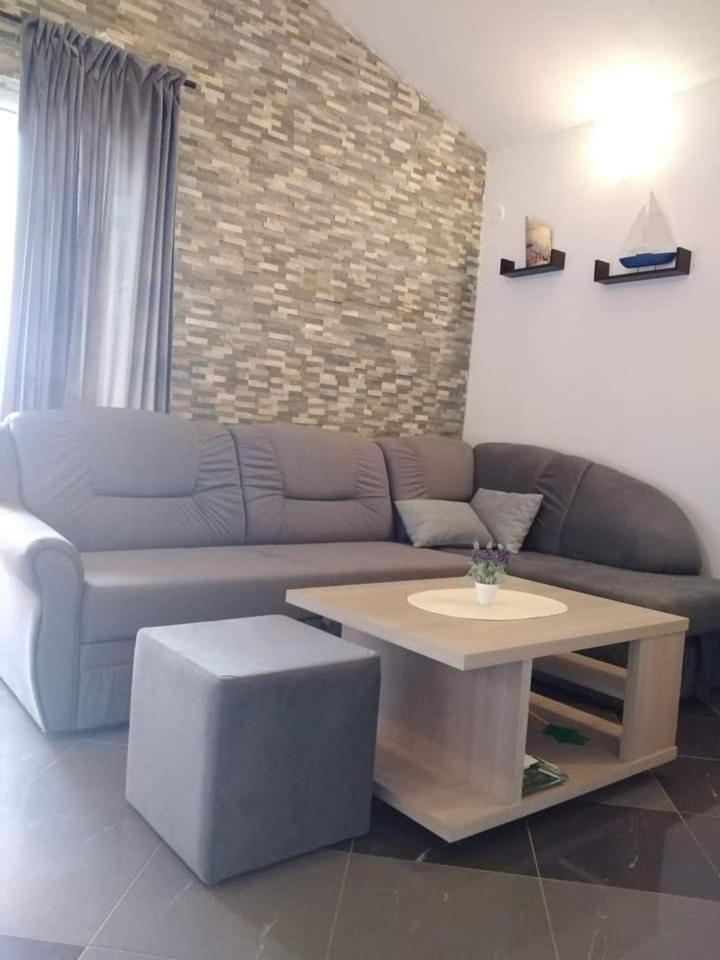 Apartmani Ivankovic Karlobag Phòng bức ảnh